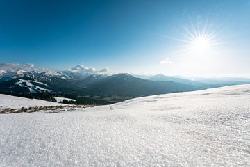 Winteruitzicht op Jungholz en de Allgäu van Leo Schindzielorz