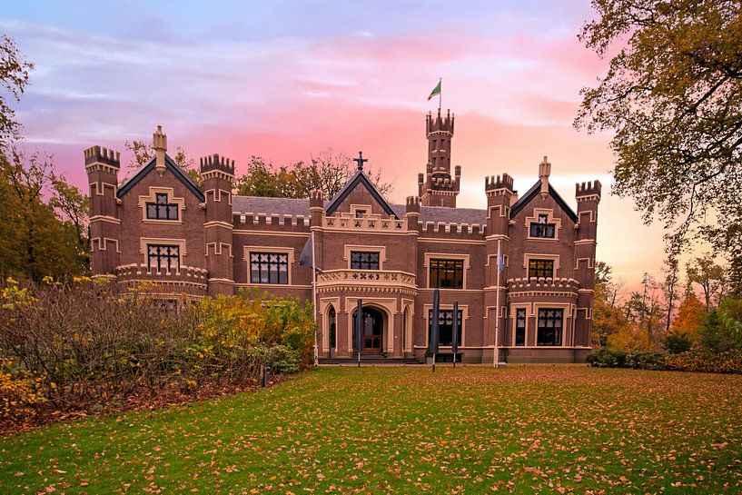 Le château &quot;De Schaffelaar&quot; à Barneveld, Pays-Bas, au coucher du soleil par Eye on You