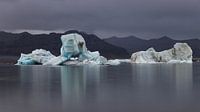 ijsberg in het gletsjermeer Jökulsarlon te Ijsland van Koen Ceusters thumbnail
