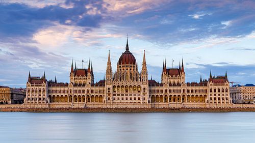 Das Parlamentsgebäude in Budapest an der Donau