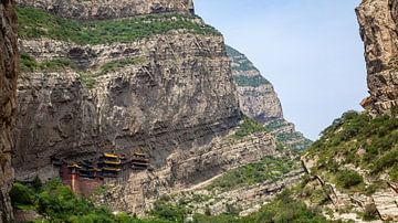 Das Hängende Kloster Xuankong Si bei Datong in China von Roland Brack