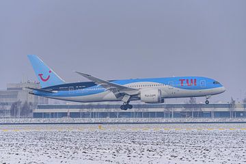 Le Boeing 787-8 Dreamcatcher de TUI (PH-TFK) en hiver. sur Jaap van den Berg