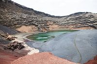 Lago Verde gifgroen kratermeer op Lanzarote