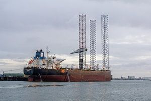 Seeschiff im Hafen von Rotterdam
