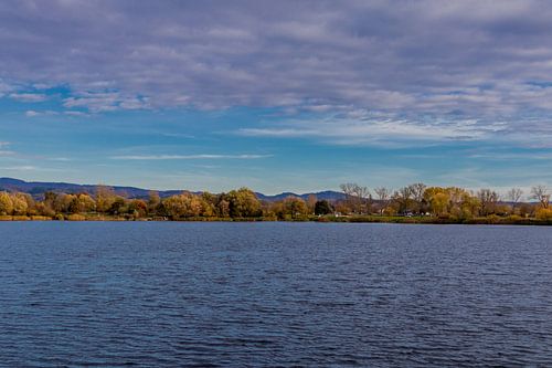 Tour d'automne autour du lac de baignade près de Bad Salzungen
