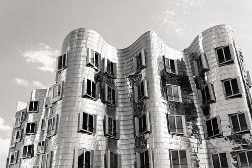Architecture moderne dans le Medienhafen de Düsseldorf (7-111093) sur Franz Walter