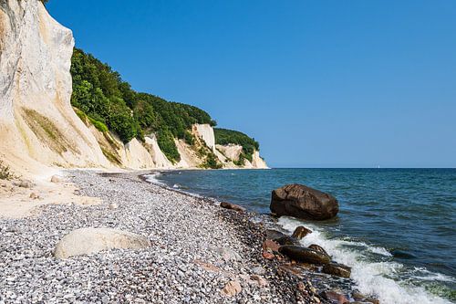 Krijtrotsen aan de kust van de Oostzee op het eiland Rügen