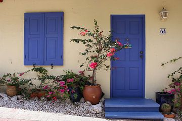 huisje met blauwe deuren
