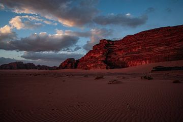 Wadi Rum Woestijn Jordanië zonsopkomst van Astrid van der Eerden