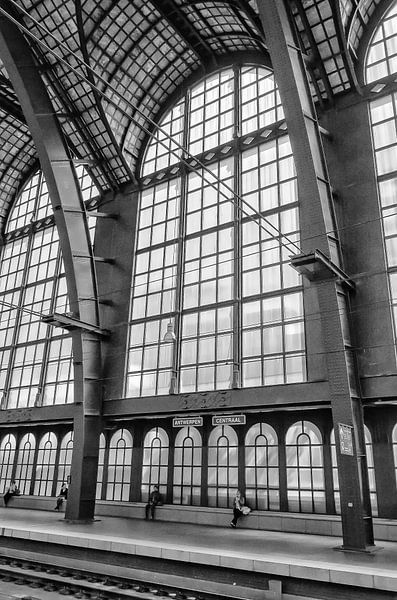 Platform on Antwerp Central Station. by Don Fonzarelli