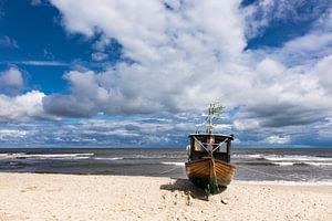 Fishing boat in Ahlbeck van Rico Ködder