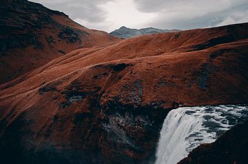 Chute d'eau spectaculaire en Islande sur Inez Nina Aarts