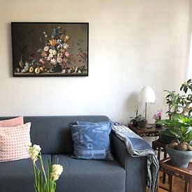Kundenfoto: Balthasar van der Ast, Stillleben mit Obstkorb, eine Vase mit Blumen und Muscheln, auf leinwand