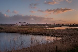 Skyline und Eisenbahnbrücke von Culemborg von Moetwil en van Dijk - Fotografie