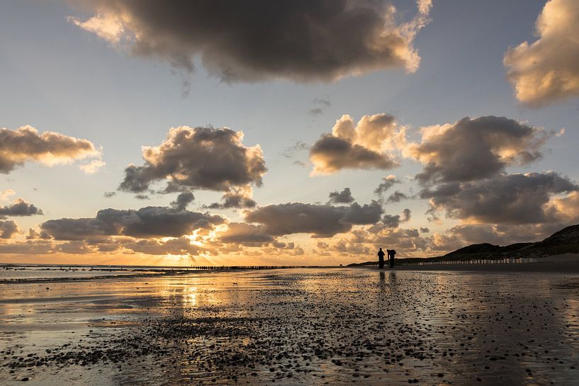Zonsondergang op strand Westenschouwen van René Weijers