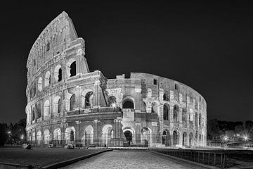 Colosseum in de stad Rome in Italië. Zwart &amp. Wit. van Manfred Voss, Schwarz-weiss Fotografie