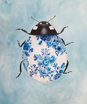 Lady Blue - surrealistisch handgeschilderd werk van een lieveheersbeestje met Delfts blauw van Qeimoy