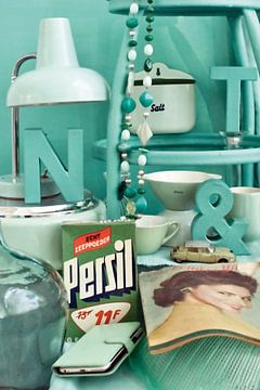 Foto van een stilleven met retro en vintage spulletjes in pastel groen. van Therese Brals