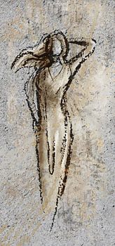 Abstraktes Kunstwerk einer Frau, die ein goldbraunes Kleid trägt