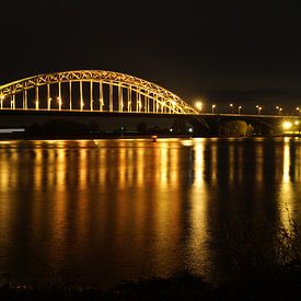 Pont wallon la nuit Nimègue sur Gerard van der Vries