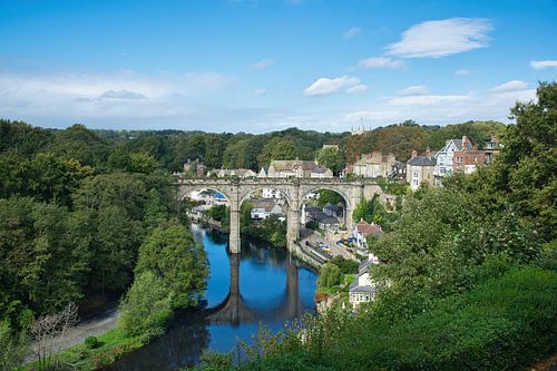 Het viaduct van Knaresborough over de rivier de Nidd