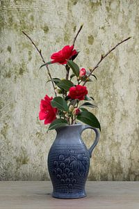 Nature morte - fleurs dans un vase sur Klaartje Majoor