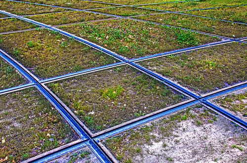 Compositie met klaver en tramrails