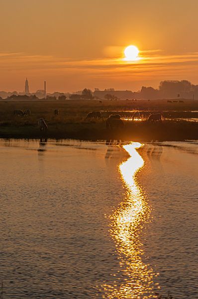 Paysage hollandais avec le clocher de l'église et les chevaux au lever du soleil par Mischa Corsius