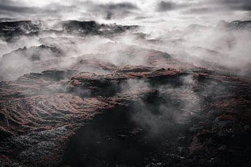 Dampende wolken boven de Krafla vulkaan (IJsland)