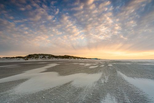 Sonnenuntergang mit Schafswolken von Laura Vink