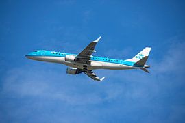 KLM Cityhopper, Zulassungsnummer PH EZH. Embraer ERJ-175.