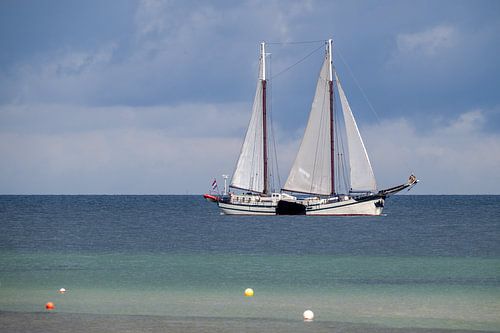 Traditioneel zeilschip in de baai van Eckernförde