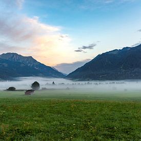 Oostenrijk, Grondmist tijdens zonsopkomst Lermoos - Moos van Peter Roovers