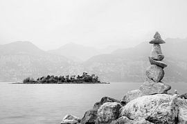 Pierres empilées sur Thomas Herzog