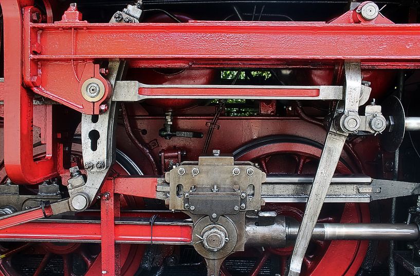 Nahaufnahme des Fahrwerks einer historischen Dampflokomotive von MPfoto71