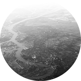 Luchtfoto Rotterdam en de Maas van Erwin Lodder