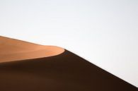 Zandduin bij zonsondergang in de Sahara van Jarno Dorst thumbnail