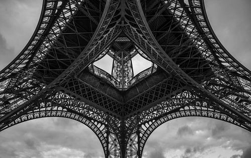 Eiffel Tower in black white by Hans Altenkirch