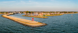 The red harbour light at Stavoren by Thomas Röell