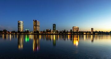 Bonn (Bondswijk) Panorama bij blauw uur van Frank Herrmann