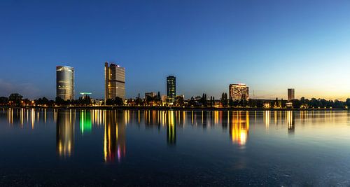 Bonn (quartier fédéral) Panorama à l'heure bleue