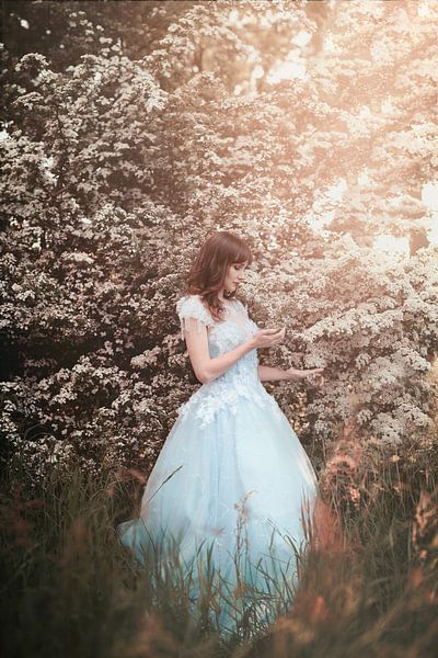 Golden Flowers by Marloes van Antwerpen