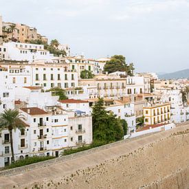 Ibiza | architecture espagnole dans la vieille ville d'Ibiza sur Amber Francis