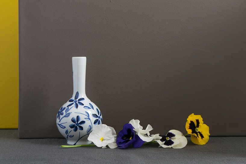 Violets in Delft Blue by Lisette van Gameren