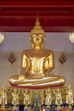 Verlichting en onverschrokkenheid - een moment in de Wat Prayun tempel van Walter G. Allgöwer
