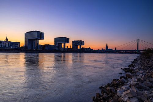 Keulen skyline bij zonsondergang