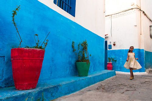 Meisje in de Kasbah des Oudayes, Rabat, Marokko
