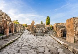 Y splitting in Pompei, Italy by Ivo de Rooij