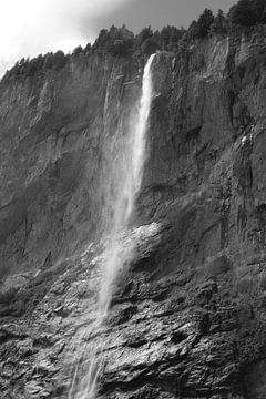 Staubbach waterval, Lauterbrunnen, Zwitserland, mono van Imladris Images
