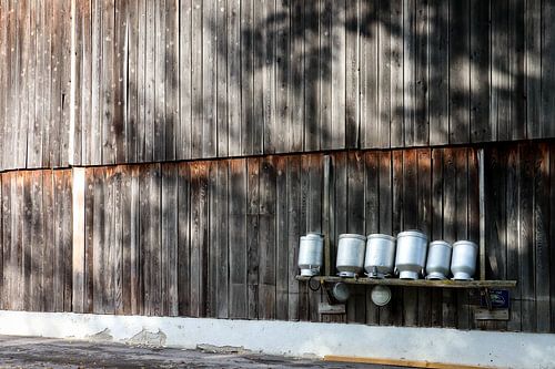 Milchkrüge für den Stall